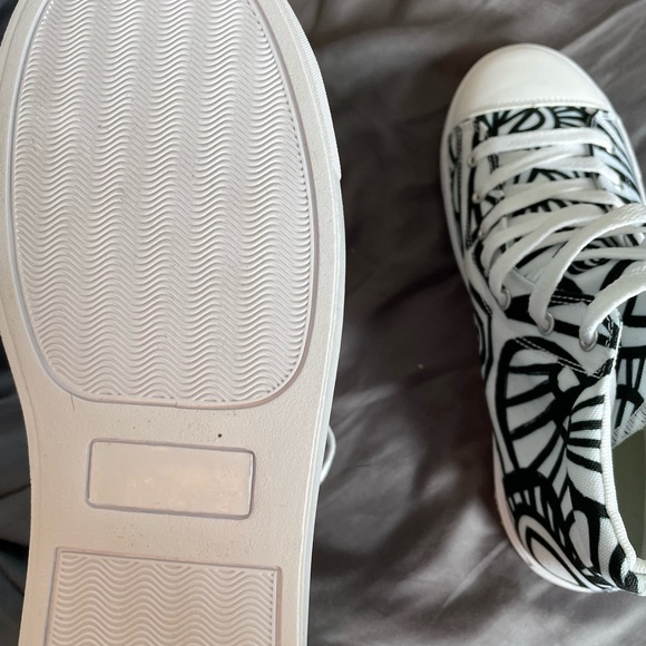 Converse Style Cool Design Shoes - Picture 2 of 5